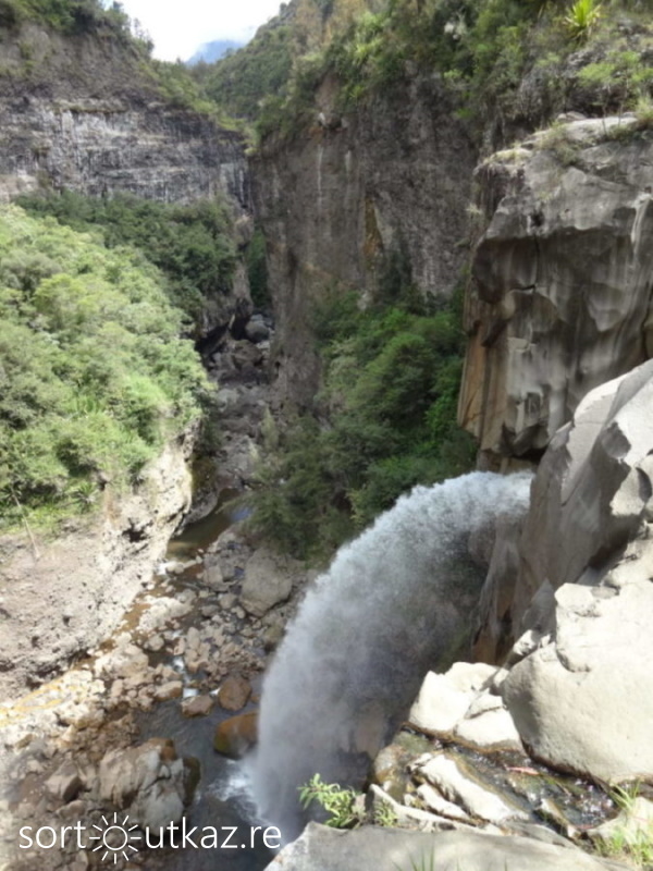 Cilaos Découverte de la cascade de Bras Rouge et du Bassin Roche Sort' out kaz